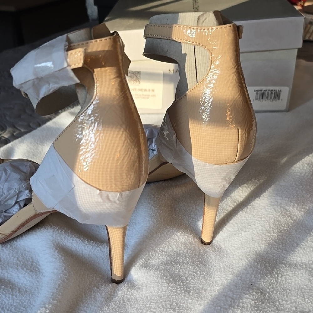 Elegant Beige Heeled Sandals - Picture 2 of 4